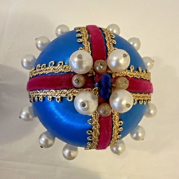 Vintage Lot of 8 Handmade Satin Beaded Crystal 3"+ Push-Pin Christmas Ornaments - Picture 4 of 9